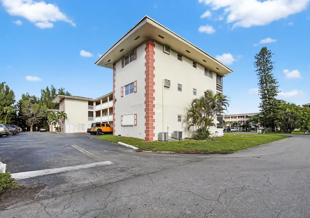 Homes for sale in Plantation, FL | 4770 Nw 10Th Ct, Plantation, FL 33313