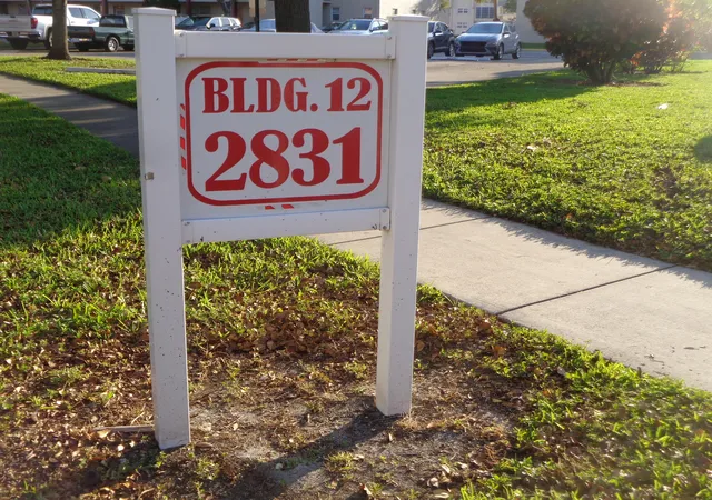 Homes for sale in Sunrise, FL | 2831 E Sunrise Lakes Drive, Sunrise, FL 33322 | Houzeo