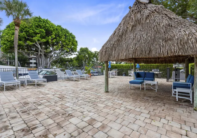 2nd image of 799 Jeffery St, Boca Raton, FL 33487