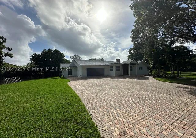 Photo 1 of Sale Pending at 6300 Sw 181st Ln, Southwest Ranches, FL 33331 | MLS# A11899228 | Listing updated on 2026-09-28