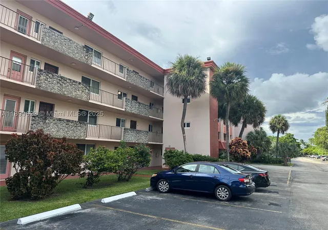 Listing Photo 1 - Condo for sale in building located at 1101 Nw 58Th Ter, Sunrise, FL 33313 - Unit #108