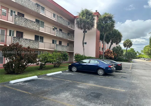 Listing Photo 2 - Condo for sale in building located at 1101 Nw 58Th Ter, Sunrise, FL 33313 - Unit #108