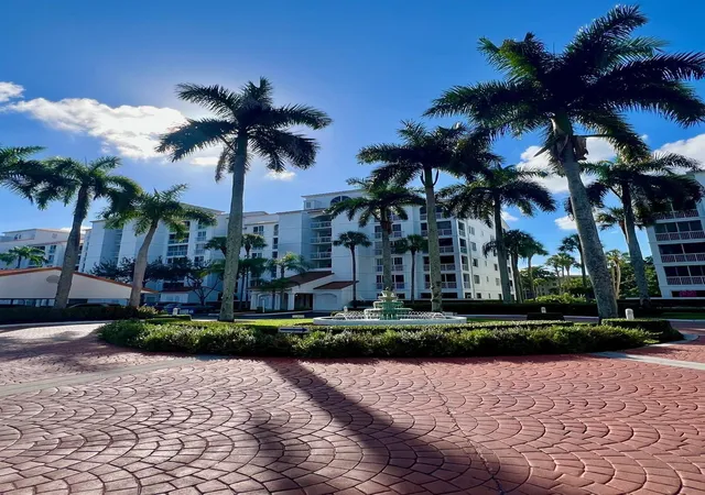 3rd image of 4126 W Palm Aire Dr #262d, Pompano Beach, FL 33069 | MLS# F10532839