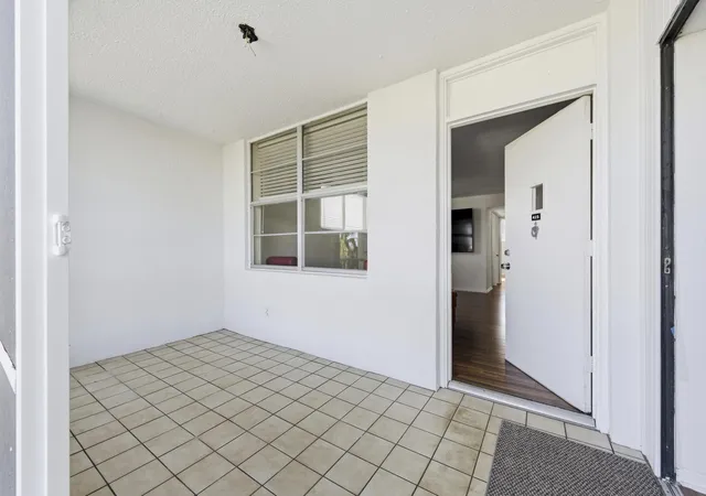 3rd image of 109 Paradise Harbour Blvd, South Palm Beach, FL 33408