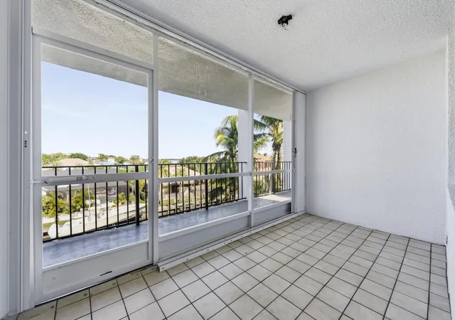 4th image of 109 Paradise Harbour Blvd, South Palm Beach, FL 33408