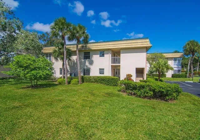Homes for sale in Vero Beach, FL | 38 Vista Gardens Trl, Vero Beach, FL 32962 | MLS# F10532974