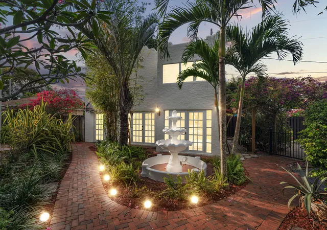 1st image of 643 36th St, West Palm Beach, FL 33407 | MLS# R11134339