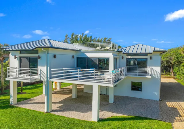 Homes for sale in Jupiter Island, FL | 116 N Beach Rd, Jupiter Island, FL 33455 | MLS# R11134608