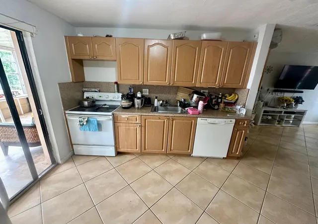 Homes for sale in Pompano Beach, FL | 2930 Ne 10 Ter, Pompano Beach, FL 33064 | MLS# R11134666
