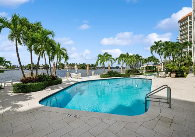 2nd image of 215 N Birch Rd, Fort Lauderdale, FL 33304