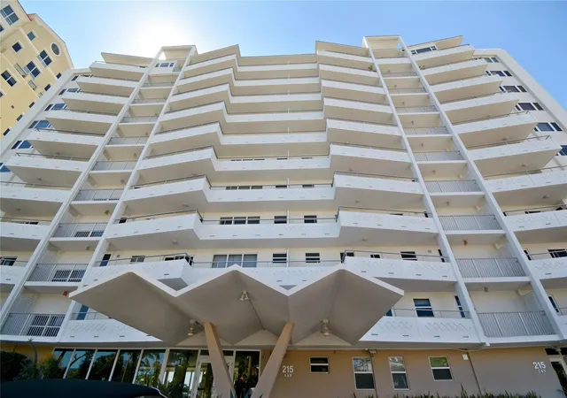 36th image of 215 N Birch Rd #2b, Fort Lauderdale, FL 33304 | MLS# F10533129