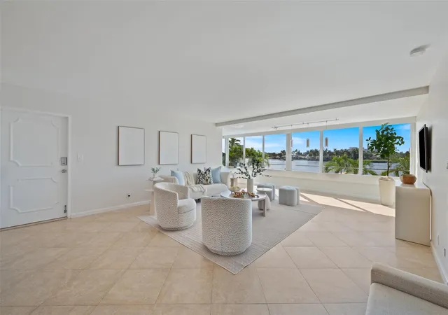 4th image of 215 N Birch Rd, Fort Lauderdale, FL 33304