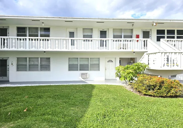 Homes for sale in West Palm Beach, FL | 102 Easthampton E, West Palm Beach, FL 33417 | MLS# R11134858