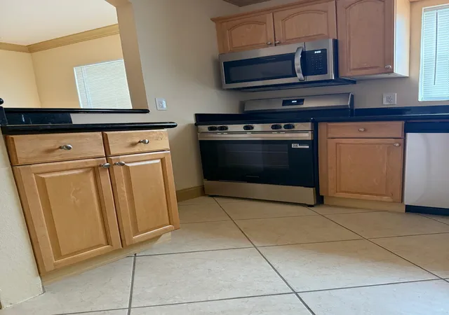 2nd image of 744 Ne 14th Ave #12, Fort Lauderdale, FL 33304 | MLS# R11135138