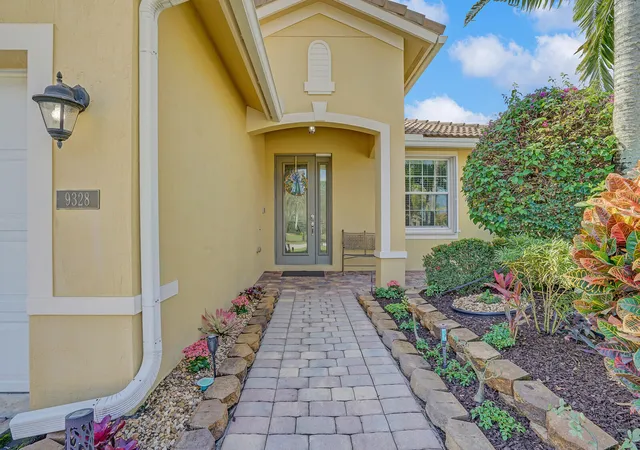 3rd image of 9328 Silent Oak Cir, West Palm Beach, FL 33411 | MLS# R11135162