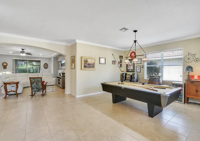 5th image of 9328 Silent Oak Cir, West Palm Beach, FL 33411 | MLS# R11135162