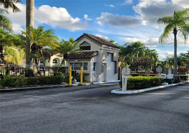 Photo 4 of Single family home for sale at 11281 Reveille Rd, Hollywood, FL 33026 | MLS# A11902236 | Listing updated on 2026-09-25