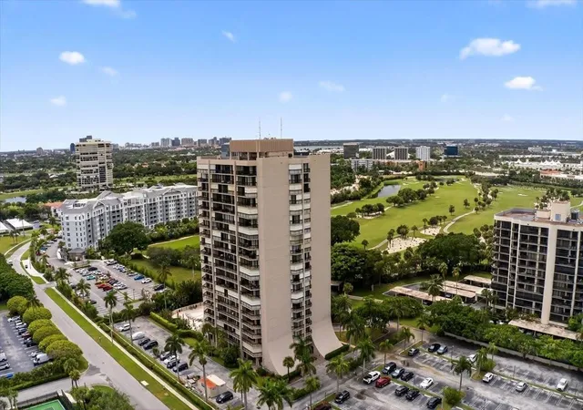 Homes for sale in West Palm Beach, FL | 2425 Presidential Wy #1502, West Palm Beach, FL 33401 | MLS# R11135498