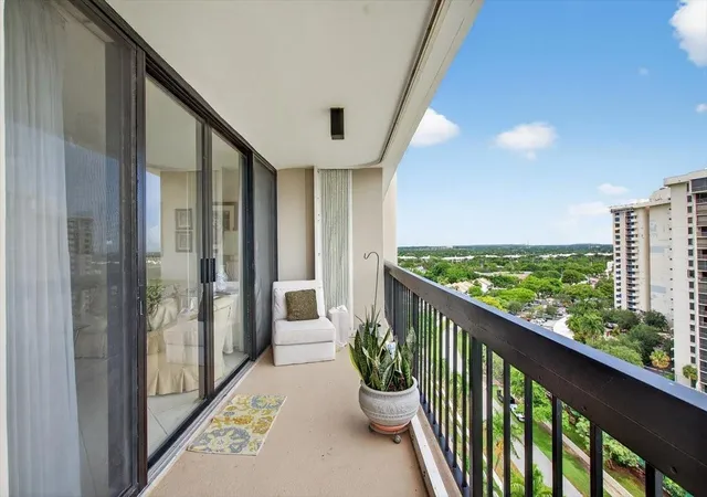 Homes for sale in West Palm Beach, FL | 2425 Presidential Wy #1502, West Palm Beach, FL 33401 | MLS# R11135498