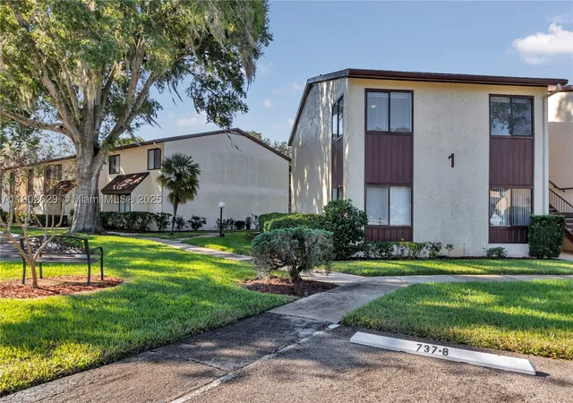 Listing Photo 5 - Condo for sale in building located at 737 Midway Dr, Ocala, FL 34472 - Unit #B