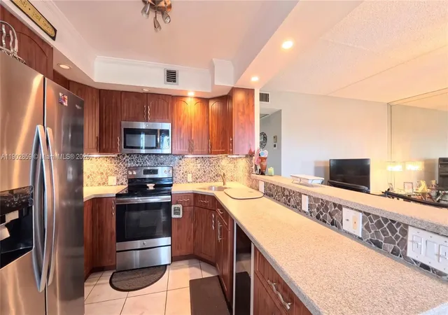 2nd image of 4025 Farnham O #4025, Deerfield Beach, FL 33442 | MLS# A11902859