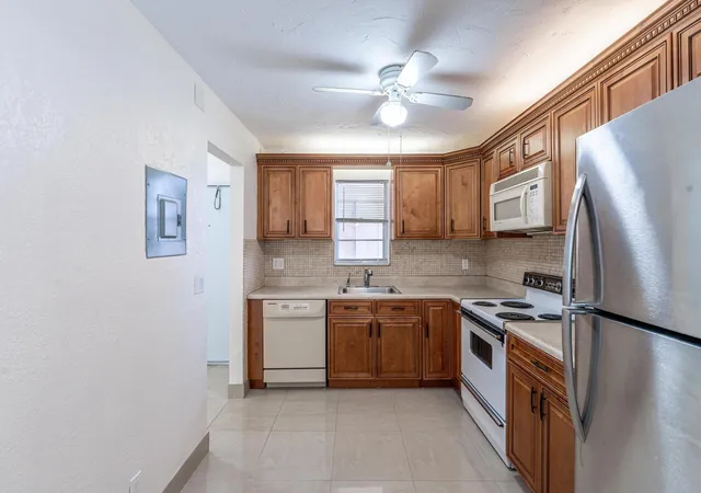 Homes for sale in Sunrise, FL | 2551 Aragon Blvd #406, Sunrise, FL 33322 | MLS# F10533826