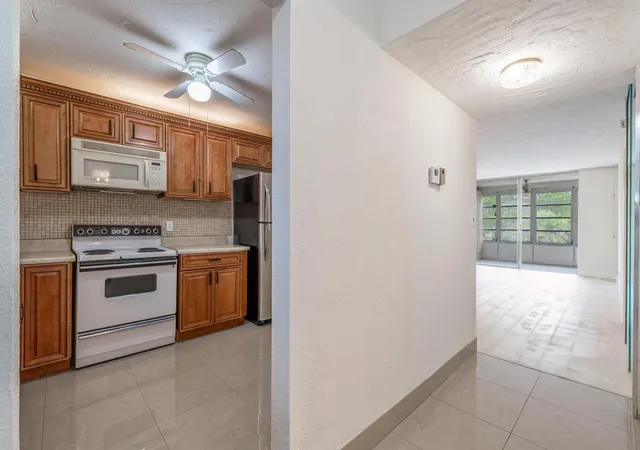 Homes for sale in Sunrise, FL | 2551 Aragon Blvd #406, Sunrise, FL 33322 | MLS# F10533826