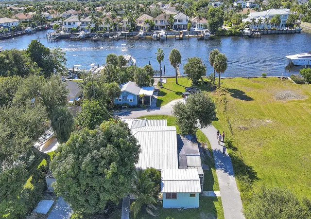 2nd image of 2031 Melody Ln, North Palm Beach, FL 33408 | MLS# R11135633