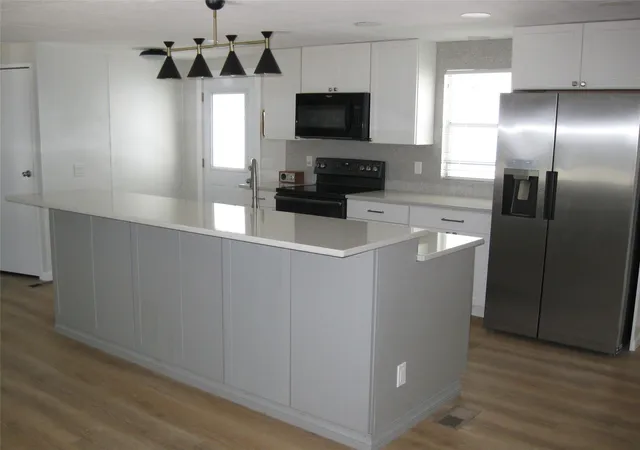 2nd image of 4800 Se Federal Hwy, Stuart, FL 34997 | MLS# F10533866
