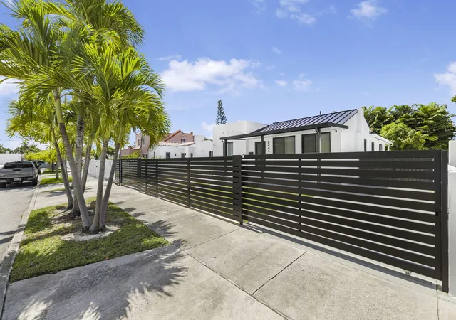 3rd image of 2244 Sw 10Th St, Miami, FL 33135 | MLS# R11135896