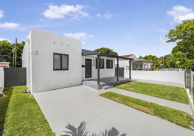 4th image of 2244 Sw 10Th St, Miami, FL 33135 | MLS# R11135896