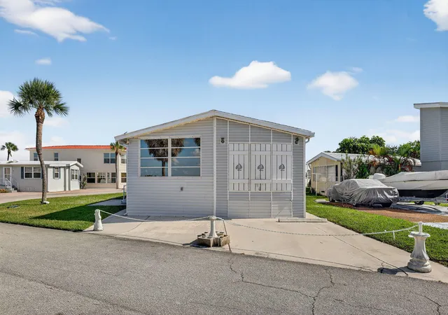 2nd image of 217 Nettles Blvd, Jensen Beach, FL 34957 | MLS# R11136028