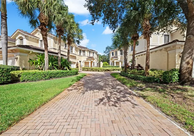 Homes for sale in Weston, FL | 1634 Passion Vine Cir #31-2, Weston, FL 33326 | MLS# A11904782