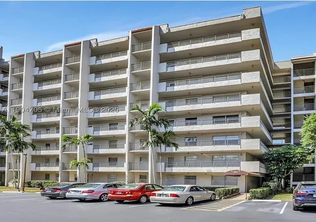 2nd image of 3910 Inverrary Blvd #703-B, Lauderhill, FL 33319 | MLS# A11904705