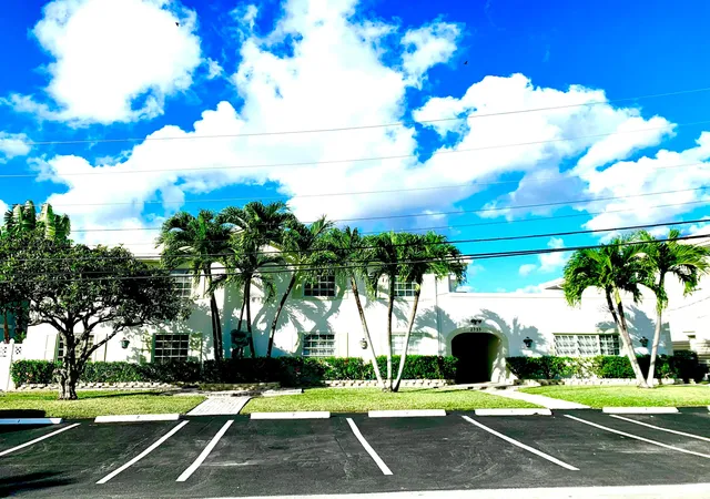 2nd image of 2735 Ne 28 Ct, Lighthouse Point, FL 33064 | MLS# R11136219
