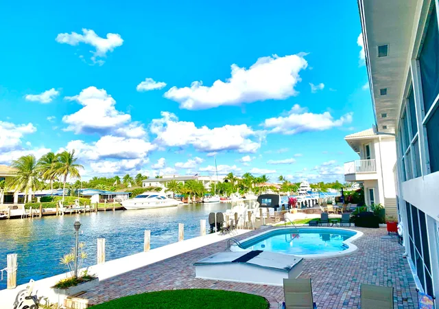 3rd image of 2735 Ne 28 Ct, Lighthouse Point, FL 33064 | MLS# R11136219