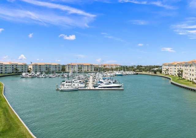 Homes for sale in Hutchinson Island, FL | 17 Harbour Isle Dr W #Ph03, Hutchinson Island, FL 34949 | MLS# R11136442