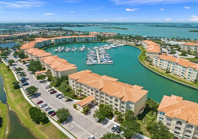 Homes for sale in Hutchinson Island, FL | 17 Harbour Isle Dr W #Ph03, Hutchinson Island, FL 34949 | MLS# R11136442
