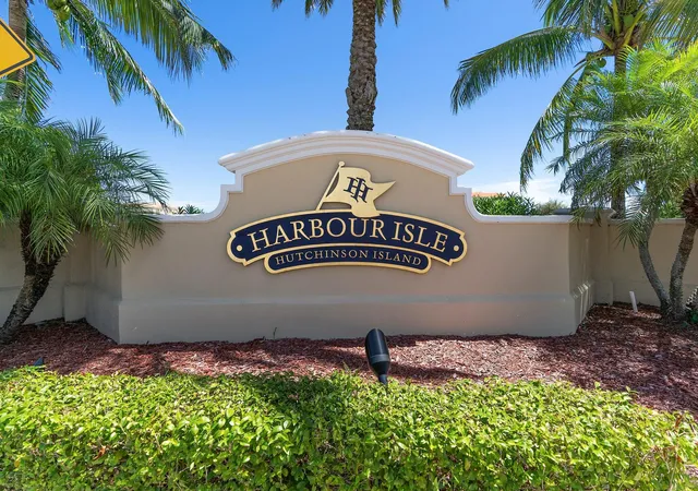 Homes for sale in Hutchinson Island, FL | 17 Harbour Isle Dr W #Ph03, Hutchinson Island, FL 34949 | MLS# R11136442
