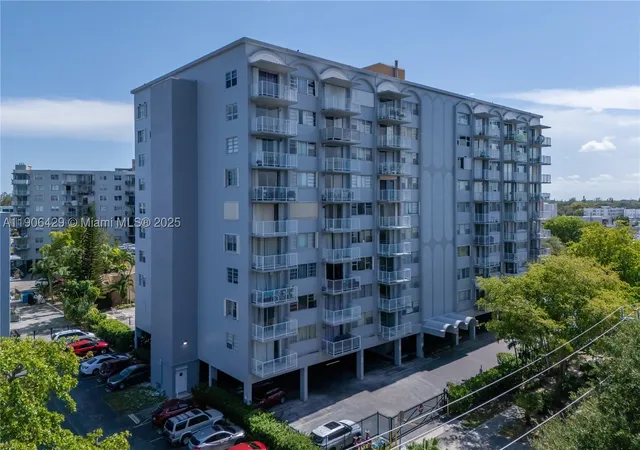 3rd image of 1470 Ne 125Th Ter #PH9, North Miami, FL 33161 | MLS# A11906429