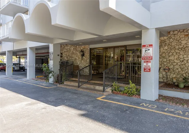 4th image of 1470 Ne 125Th Ter #PH9, North Miami, FL 33161 | MLS# A11906429