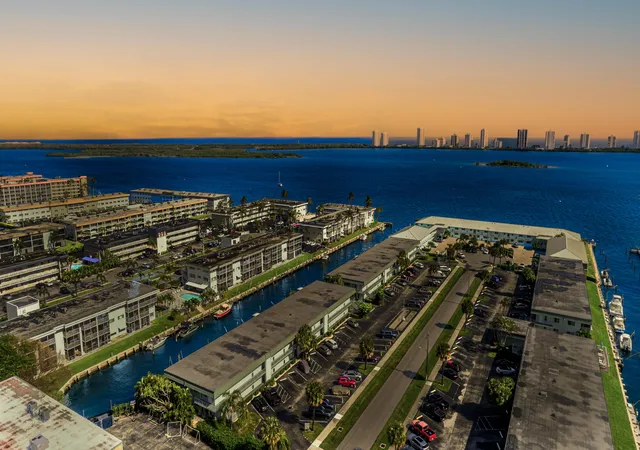 2nd image of 101 Doolen Ct #201, North Palm Beach, FL 33408 | MLS# R11137178