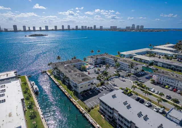 3rd image of 101 Doolen Ct #201, North Palm Beach, FL 33408 | MLS# R11137178