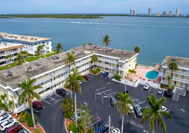 4th image of 101 Doolen Ct #201, North Palm Beach, FL 33408 | MLS# R11137178