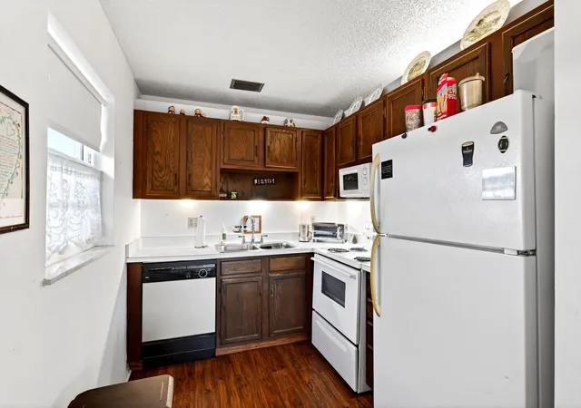 Homes for sale in Vero Beach, FL | 108 Spring Lake Ct #203, Vero Beach, FL 32962 | MLS# R11137185