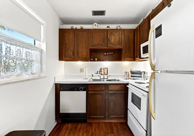 Homes for sale in Vero Beach, FL | 108 Spring Lake Ct #203, Vero Beach, FL 32962 | MLS# R11137185