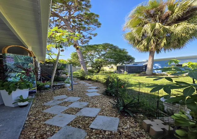 3rd image of 6241 Elm Ln, Lantana, FL 33462 | MLS# R11137337