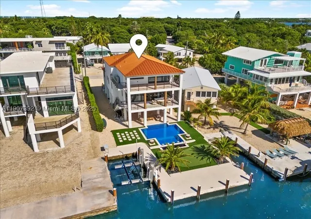 2nd image of 239 Tavernier Dr, Tavernier, FL 33070 | MLS# A11907392