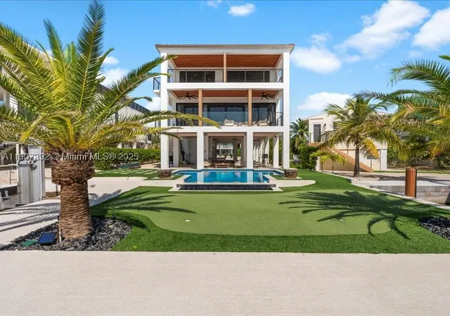 3rd image of 239 Tavernier Dr, Tavernier, FL 33070 | MLS# A11907392