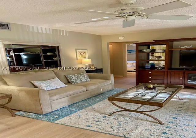 3rd image of 442 Pine Glen Ln #D-2, Green Acres, FL 33463 | MLS# A11907578
